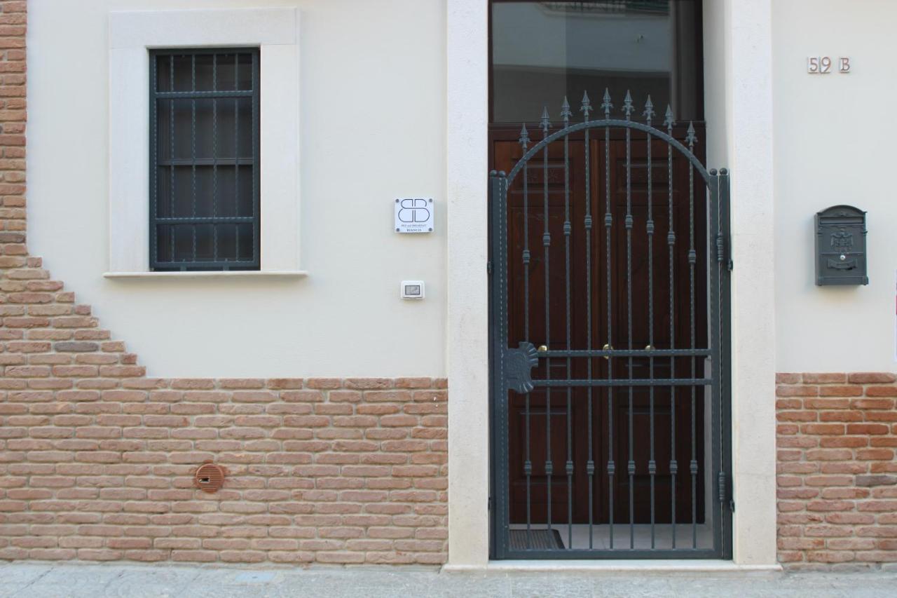 B&B Bianco Apartments Orta Nova Exteriér fotografie